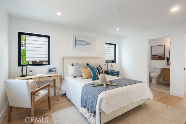 Detail Gallery Image 17 of 30 For 707 2nd St, Hermosa Beach,  CA 90254 - 4 Beds | 4/1 Baths