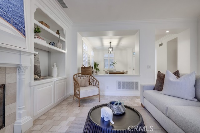 2569 Bungalow Place, Corona del Mar CA: https://media.crmls.org/medias/a4a9bb1a-5ac4-4d9a-8a84-e457543d4101.jpg