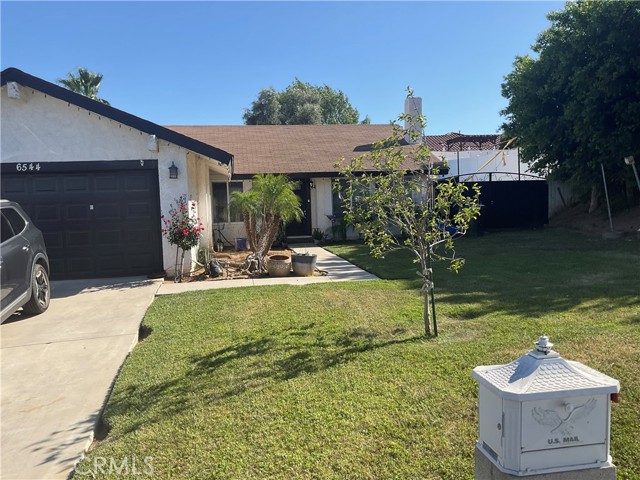 Detail Gallery Image 2 of 11 For 6544 via Florencia, Jurupa Valley,  CA 92509 - 3 Beds | 2 Baths