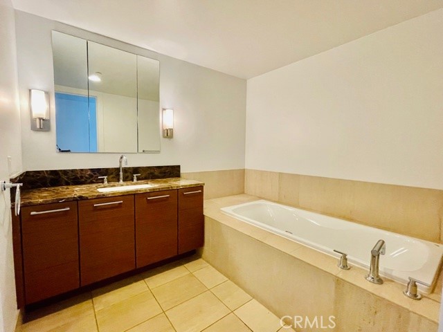Detail Gallery Image 8 of 29 For 301 Mission St 3j,  San Francisco,  CA 94105 - 2 Beds | 2 Baths