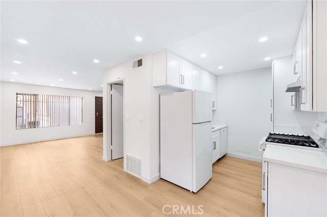 Detail Gallery Image 6 of 19 For 333 Riverdale Dr 1a,  Glendale,  CA 91204 - 2 Beds | 1/1 Baths