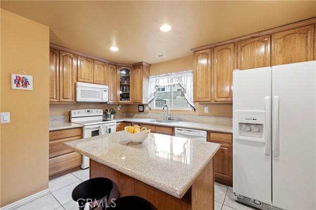 Detail Gallery Image 9 of 32 For 28004 Lakehurst Ave, Canyon Country,  CA 91351 - 4 Beds | 2 Baths