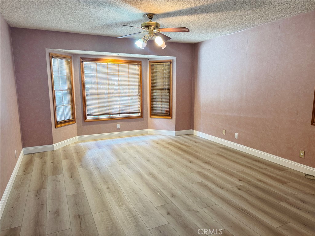 https://media.crmls.org/medias/a4ac8ef8-3b3f-4c6b-bab8-1f21cd02251f.jpg?preset=X-Large