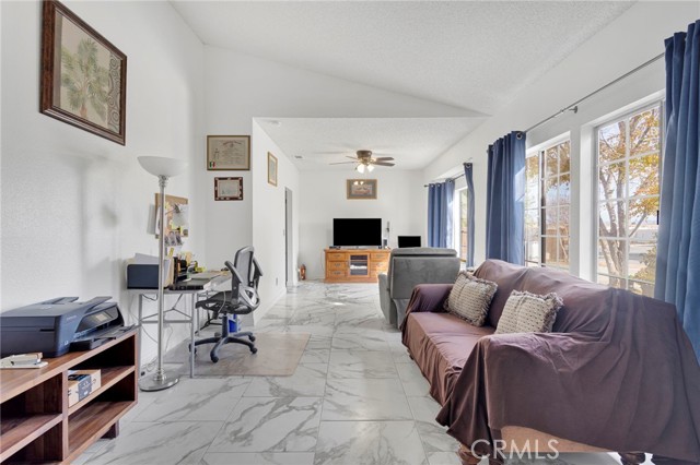 Detail Gallery Image 9 of 54 For 9788 9th Ave, Hesperia,  CA 92345 - 3 Beds | 3 Baths