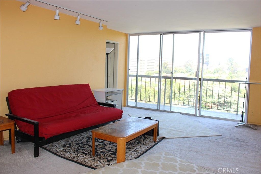 MLS #OC25167934 img 2