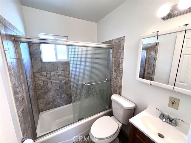 Detail Gallery Image 8 of 13 For 4431 W 166th St, Lawndale,  CA 90260 - 2 Beds | 1 Baths