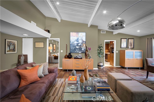 Detail Gallery Image 8 of 60 For 6119 Mary Ellen, Valley Glen,  CA 91401 - 4 Beds | 2 Baths