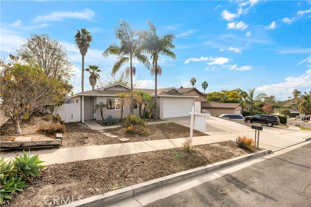 Detail Gallery Image 2 of 26 For 4079 Thomas St, Oceanside,  CA 92056 - 3 Beds | 2 Baths