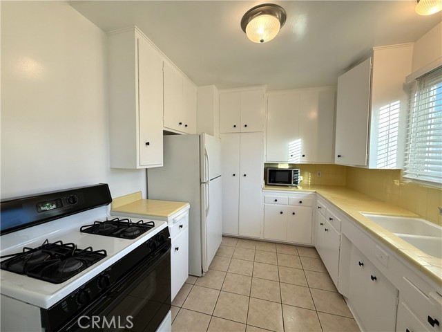 Detail Gallery Image 5 of 12 For 665 S Lake Ave, Pasadena,  CA 91106 - 1 Beds | 1 Baths