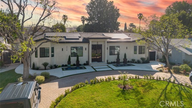 Detail Gallery Image 4 of 70 For 7714 Lasaine Ave, Northridge,  CA 91325 - 3 Beds | 4 Baths