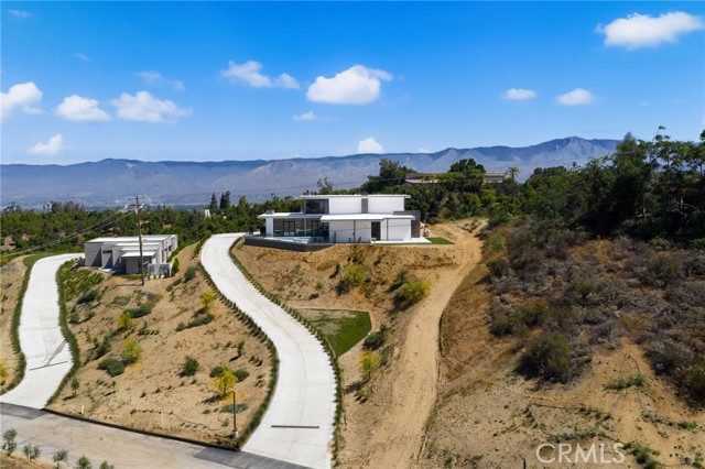 1912 Edgefair Lane, Redlands CA: https://media.crmls.org/medias/a4b63ae8-0465-45a1-b099-716027a71fcf.jpg