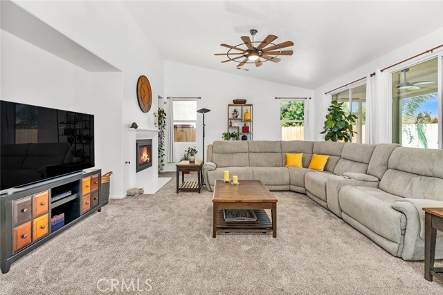 12206 Sundance Canyon Drive, Bakersfield CA: https://media.crmls.org/medias/a4b651f7-ae91-42f0-a425-f66c268a9ffa.jpg