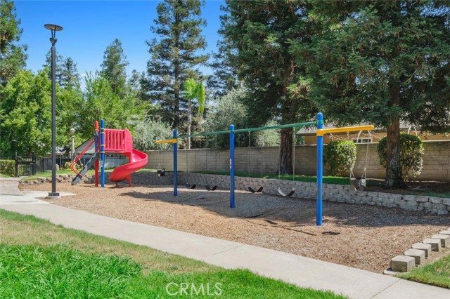 10781 N Windham Bay Circle, Fresno CA: https://media.crmls.org/medias/a4b68708-16b5-47af-a915-3d4e8b184b18.jpg