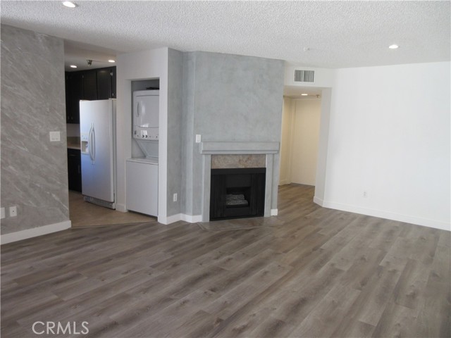 Detail Gallery Image 6 of 25 For 7330 Eton Ave #203,  Canoga Park,  CA 91303 - 2 Beds | 2 Baths