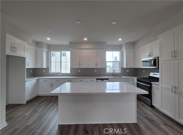 Detail Gallery Image 6 of 24 For 2137 Cumberland, Pomona,  CA 91766 - 4 Beds | 3/1 Baths