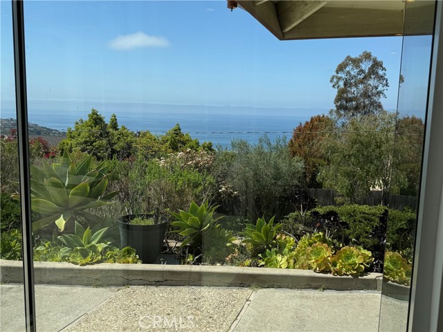 2615 Temple Hills Drive, Laguna Beach CA: https://media.crmls.org/medias/a4b7920f-ec09-4163-8a91-e93ed9e53ce1.jpg