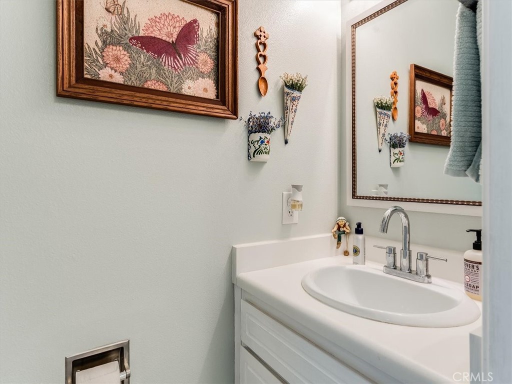 https://media.crmls.org/medias/a4b81d4f-031a-498b-b816-debd43982ec5.jpg?preset=X-Large