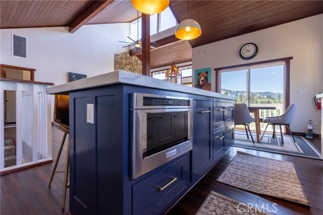 43866 Mendocino Drive, Big Bear Lake CA: https://media.crmls.org/medias/a4b84712-91fd-4ca2-aad7-6b50b2ac2fa4.jpg