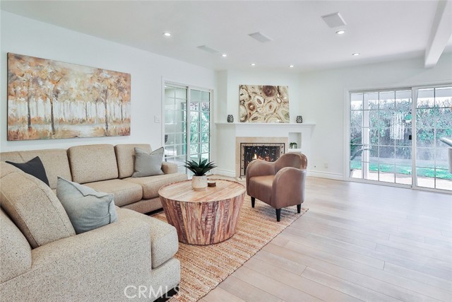 Detail Gallery Image 9 of 47 For 5400 Garden Grove Ave, Tarzana,  CA 91356 - 3 Beds | 2 Baths