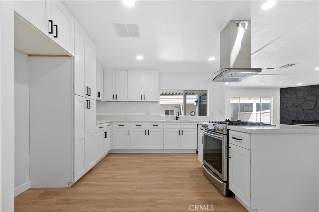 MLS #OC25240033 image #10