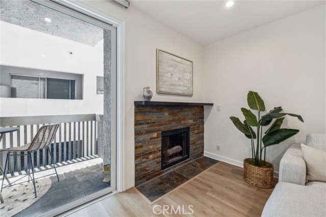 Detail Gallery Image 6 of 36 For 450 San Vicente Bld #203,  Santa Monica,  CA 90402 - 2 Beds | 2 Baths
