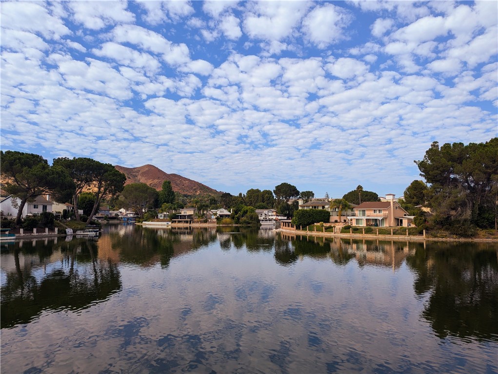 Detail Gallery Image 2 of 26 For 30672 Lakefront Dr, Agoura Hills,  CA 91301 - 3 Beds | 2/1 Baths