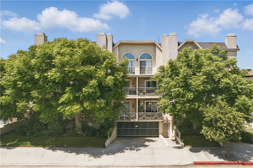 11445 Moorpark Street #12
