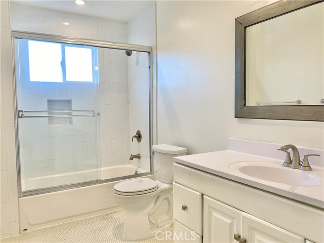 Detail Gallery Image 25 of 37 For 7327 Kester Ave #4,  Van Nuys,  CA 91405 - 4 Beds | 3/1 Baths