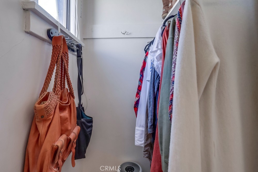 https://media.crmls.org/medias/a4bce5ce-a1bc-41dd-a9f8-99c01f0d58c5.jpg?preset=X-Large