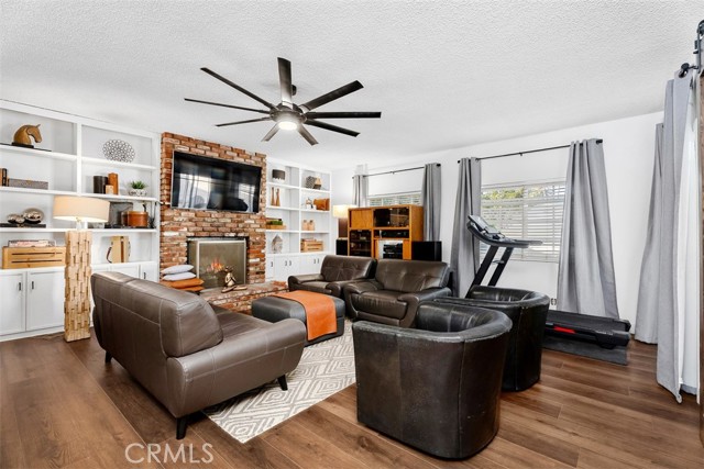 Detail Gallery Image 5 of 29 For 1675 W Mells Lane, Anaheim,  CA 92802 - 4 Beds | 2/1 Baths