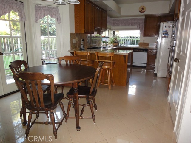 Detail Gallery Image 6 of 14 For 1925 Paseo La Paz, Pomona,  CA 91768 - 4 Beds | 3 Baths