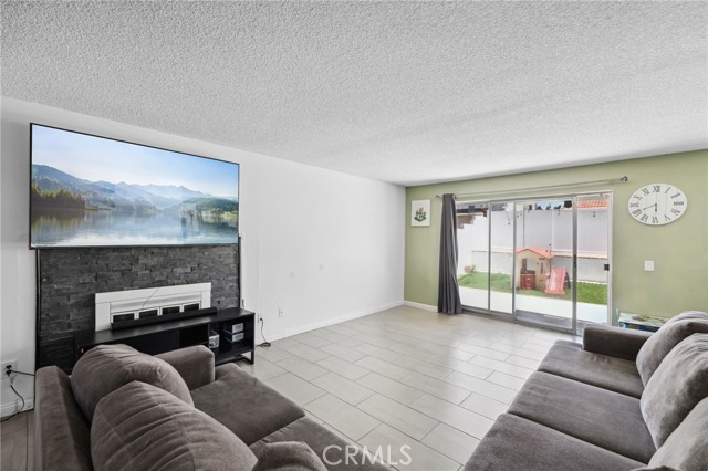 Detail Gallery Image 4 of 27 For 13138 Pan Am Bld, Moreno Valley,  CA 92553 - 3 Beds | 2/1 Baths