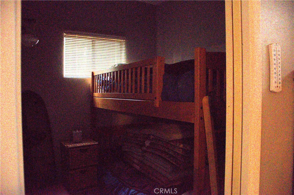 https://media.crmls.org/medias/a4bf6136-ebfe-4cd1-a976-feed9b2da6f5.jpg?preset=X-Large