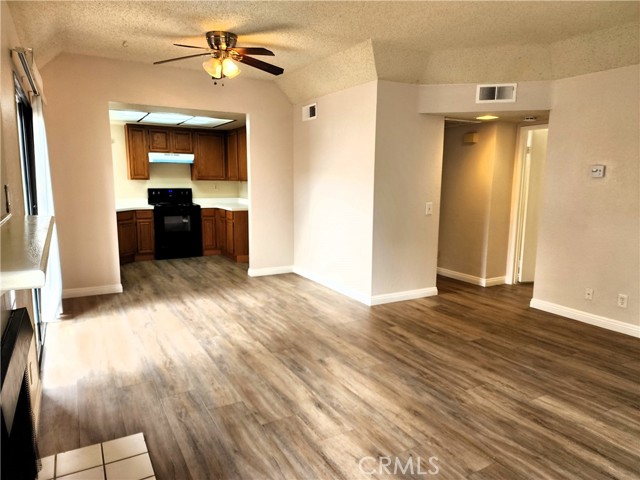 Detail Gallery Image 6 of 24 For 22725 Lakeway Dr #389,  Diamond Bar,  CA 91765 - 2 Beds | 2 Baths