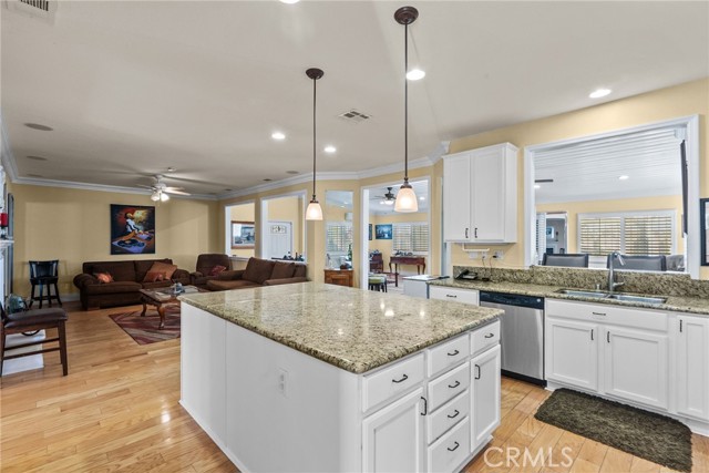 Detail Gallery Image 22 of 55 For 3625 Paddock Way, Quartz Hill,  CA 93536 - 6 Beds | 4/2 Baths