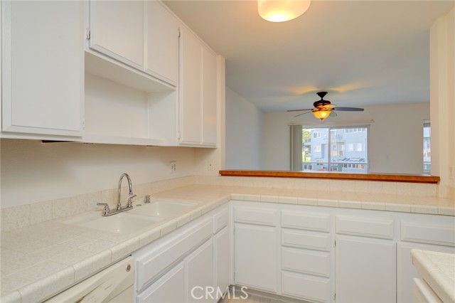 Detail Gallery Image 11 of 37 For 250 the Vlg #204,  Redondo Beach,  CA 90277 - 1 Beds | 1 Baths