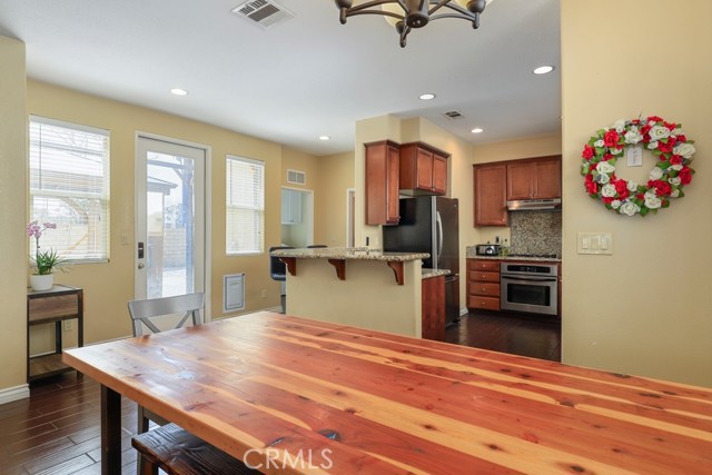 Detail Gallery Image 15 of 43 For 805 Piru Ct, Corona,  CA 92878 - 4 Beds | 2/1 Baths
