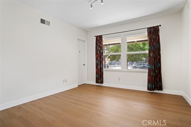 Detail Gallery Image 34 of 37 For 4551 Larkwood Ave, Woodland Hills,  CA 91364 - 5 Beds | 3 Baths
