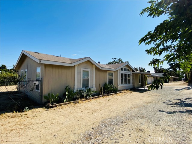 56476 Desert Gold Drive, Yucca Valley CA: https://media.crmls.org/medias/a4c1180a-0251-4c0f-a217-3fedd96f206b.jpg