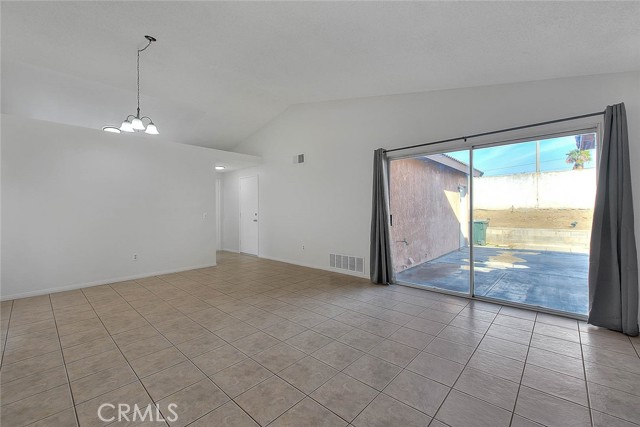 Detail Gallery Image 9 of 29 For 11303 Oakwood Dr, Fontana,  CA 92337 - 3 Beds | 2 Baths