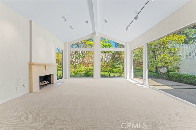 Detail Gallery Image 8 of 39 For 6 Rue Marseille, Newport Beach,  CA 92660 - 3 Beds | 2/1 Baths