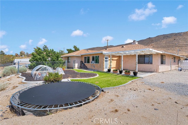22752 Roundup Way, Apple Valley CA: https://media.crmls.org/medias/a4c41c39-7b45-4ca4-9c4e-3d0748ee74fe.jpg