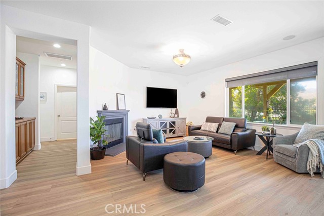 10266 Horsehaven Street, Sun Valley CA: https://media.crmls.org/medias/a4c572c8-307f-4b83-86aa-cd38b81b20ba.jpg