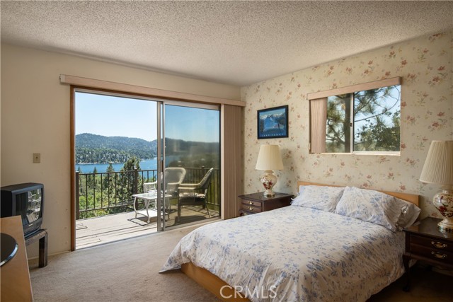 Detail Gallery Image 8 of 17 For 1245 Yosemite Dr, Lake Arrowhead,  CA 92352 - 3 Beds | 2 Baths