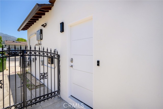 10943 Nassau Avenue, Sunland CA: https://media.crmls.org/medias/a4c5b6de-a652-4d62-93fb-e68d7558c02d.jpg
