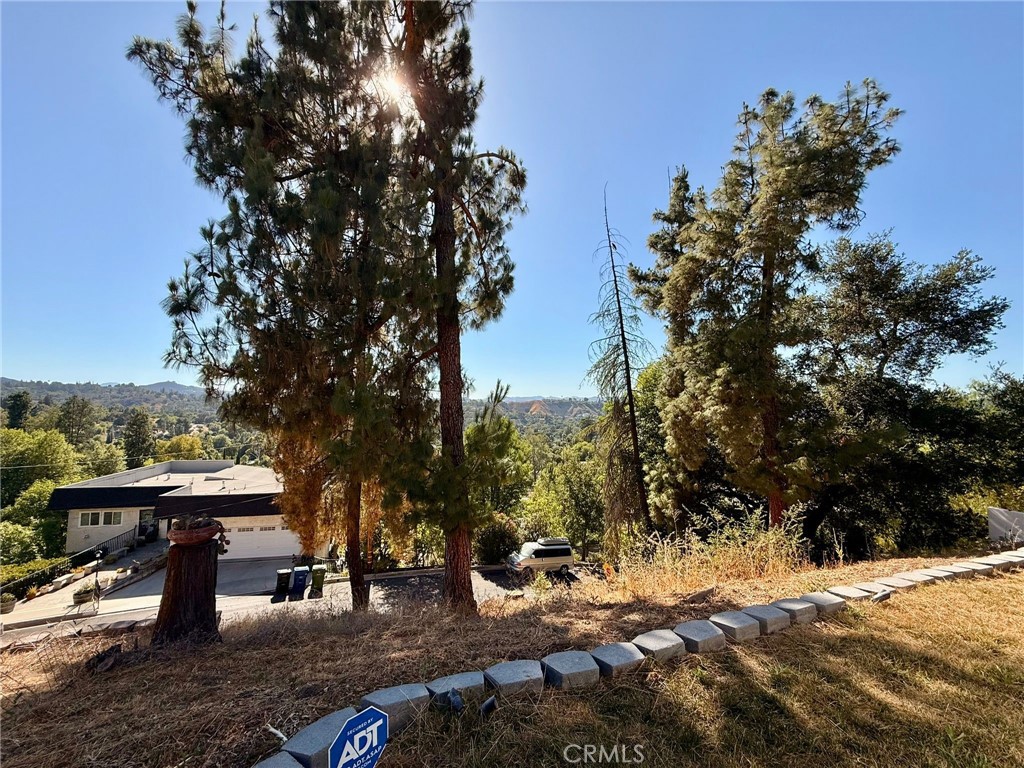 https://media.crmls.org/medias/a4c61e1a-9084-4cc3-a574-aeeba5259679.jpg?preset=X-Large