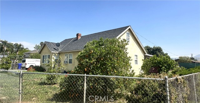 Detail Gallery Image 4 of 13 For 1369 Hardt St, San Bernardino,  CA 92408 - 5 Beds | 2 Baths