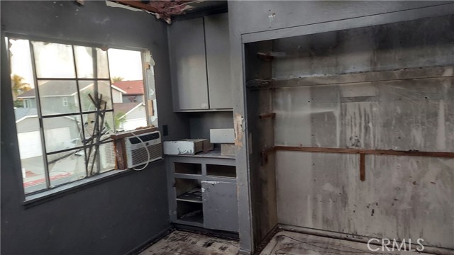 Detail Gallery Image 14 of 16 For 8920 Summerwood, Fontana,  CA 92335 - 3 Beds | 2/1 Baths