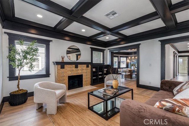 Detail Gallery Image 8 of 39 For 2274 W 21st St, Los Angeles,  CA 90018 - 4 Beds | 3 Baths