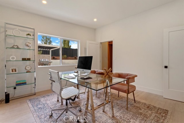 Detail Gallery Image 18 of 52 For 23755 Clarendon, Woodland Hills,  CA 91367 - 4 Beds | 3 Baths